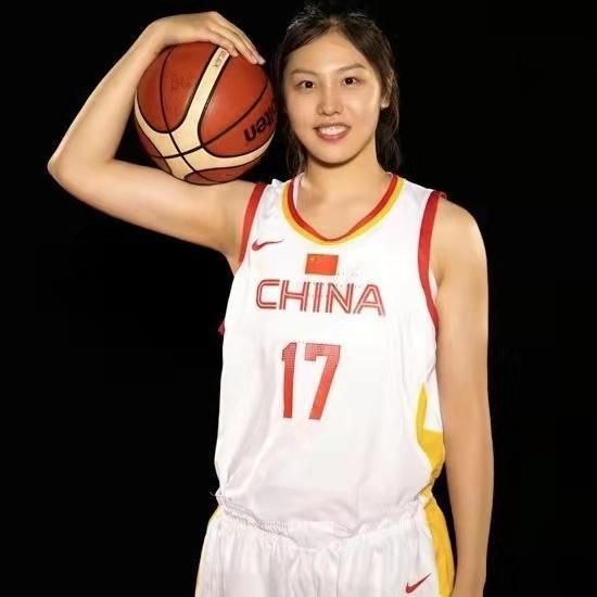 面对影迷签名、合影要求，梁朝伟亦一一答 本·威士肖加盟《海洋之心》 饰美国作家梅尔维尔 2013-08-16 曾主演过《香水》、《云图》、《零点定理》等影片的英国演员本·维肖即将出演朗·霍华德导演的《海洋之心》（In The Heart Of The Sea），在片中扮演《白鲸》作者赫尔曼·梅尔维尔。
